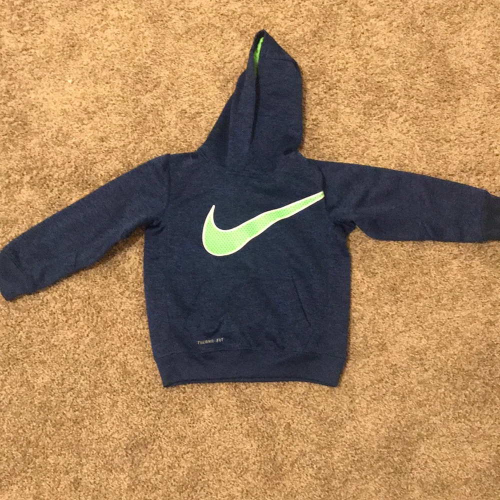 Nike 6t therma-fit hoodie sweater